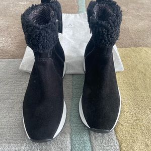 Aquatalia bev waterproof suede bootie( brand new)